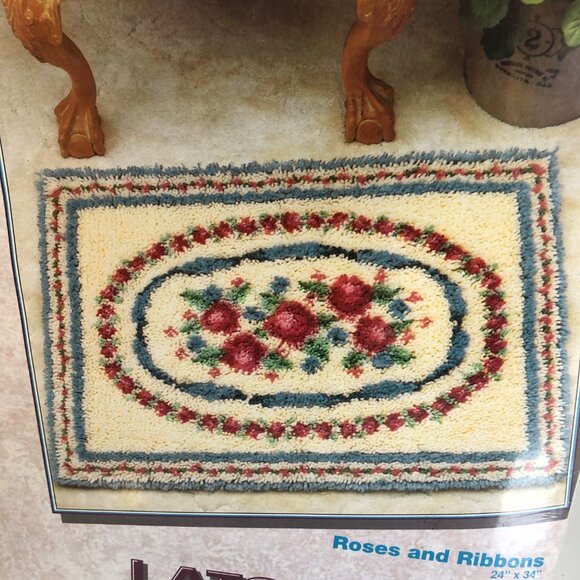 WonderArt Roses and Ribbons Latch Hook Kit 24in X 34in Floral Home Decor Vintage - Picture 3 of 6